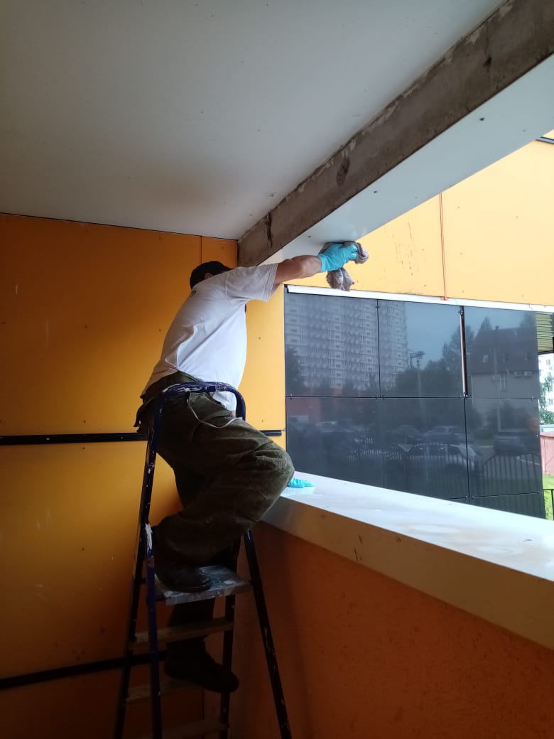Выполнены работы по очистке балконов в многоквартирном доме, расположенном по адресу: г. Видное, Битцевский проезд, д.11.